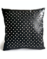 (Bild für) Lederkissen mit Edelstahl-Dornen - 40 x 40 cm - zum Schließen ins Bild klicken