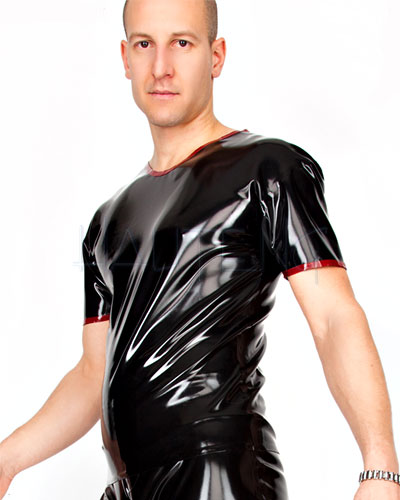 T-Shirt aus geklebtem Latex mit Kontrasträndern